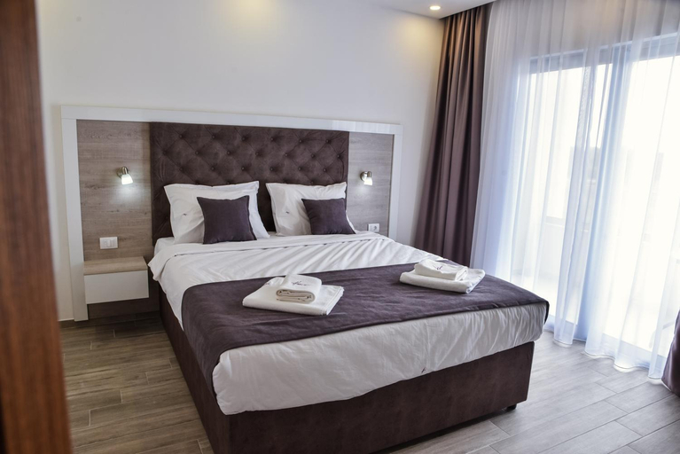Others 4, Heaven Lux Ulcinj