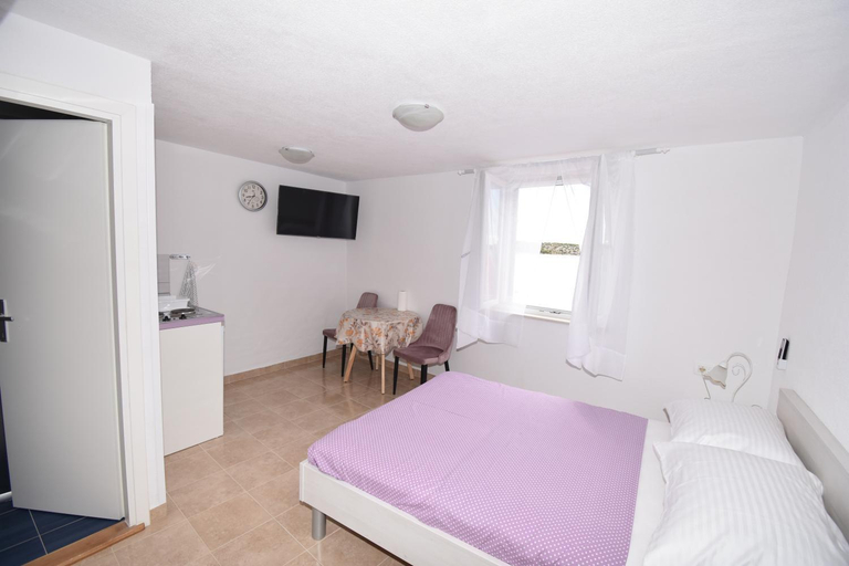 Others 5, Apartmani Mihaela, Šibenik