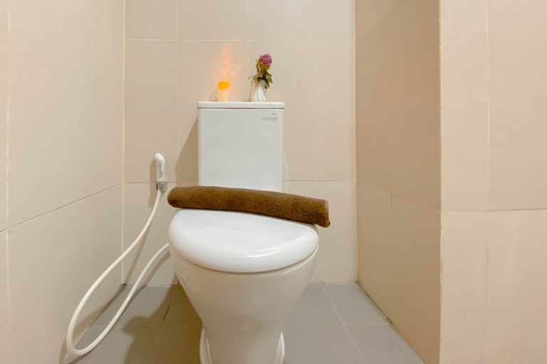 Bathroom 5, Good Studio Apartment LRT City Jatibening By Travelio, Bekasi