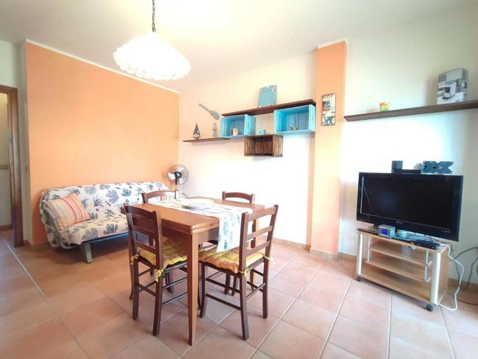 Others 5, Laide Mediterranea con Spiaggia a Piedi Garage e Aria Cond, Sassari
