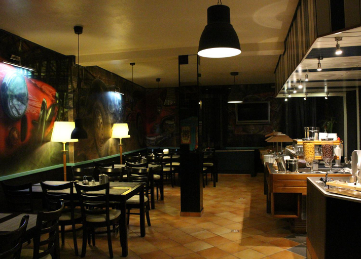 Food & Drinks
