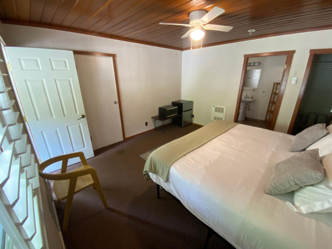 Bedroom 2, Seven Circles Lodge&Retreat, Tulare