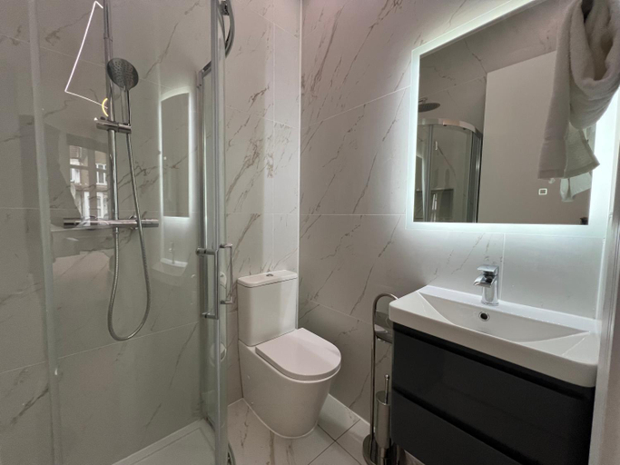 Others 2, Luxurious London Studios, London