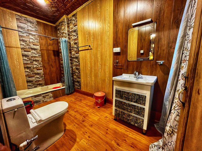 Bathroom 3, Floating Luxury Group Of Houseboats , Srinagar