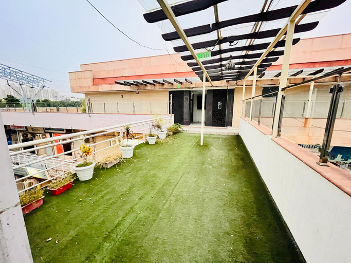 Others 4, Parktel Grand, Gautam Buddha Nagar
