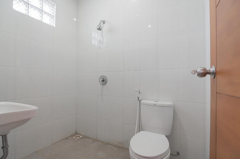 Bathroom 9