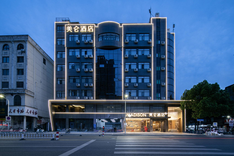 Exterior & Views