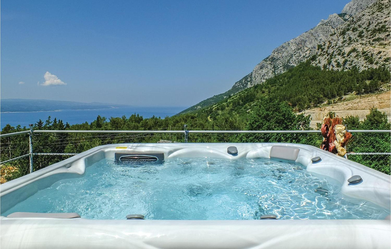 Others 2, Four-Bedroom Holiday Home In Bast, Baška Voda