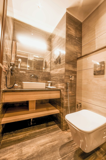 Bathroom 4, NAMAMI BY ZENQ BANKHANDI, Kangra