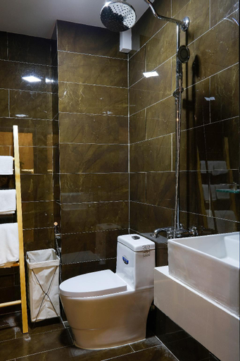 Bathroom 16