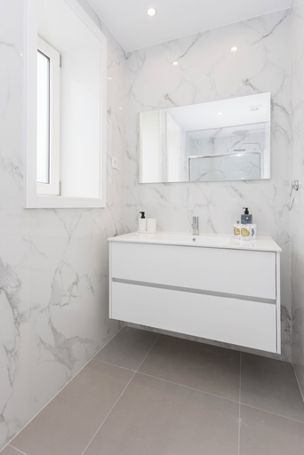 Bathroom 4, Colorwave Terrace House, Matosinhos
