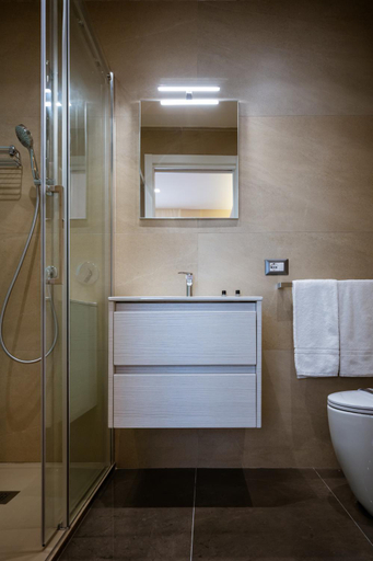 Bathroom 2, Stella Vi, Palermo