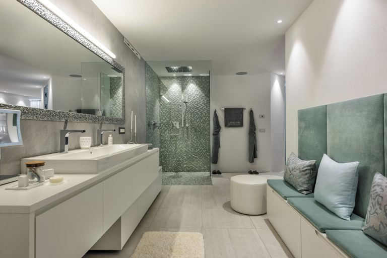 Bathroom 5, Eden Reserve Hotel, Brescia