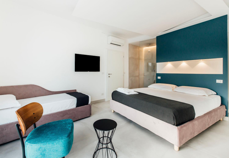 Others 3, Suite 106, Chieti