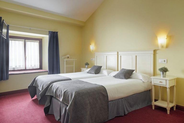 Bedroom 5, Iraipe Ongi Hotel, Guipúzcoa