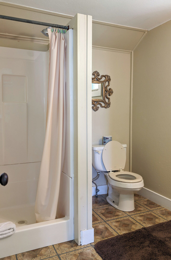 Bathroom 22