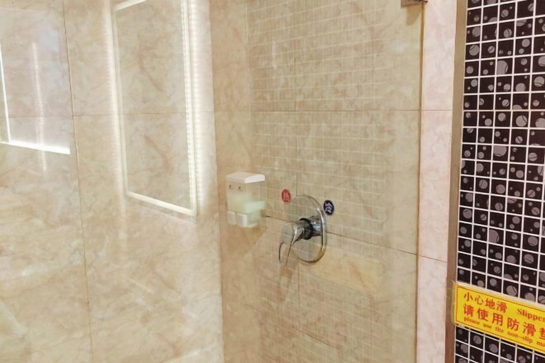 Bathroom 4, Jiangsu Hotel, Ili Kazakh