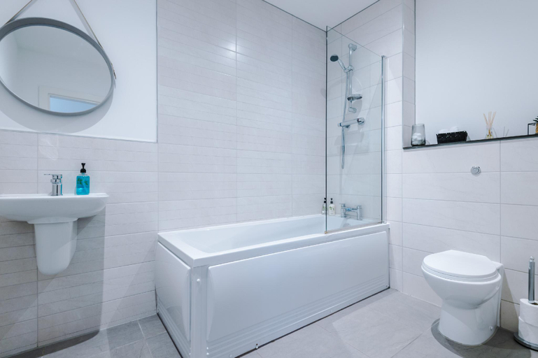 Bathroom 2, Victoria Mill by Staycay, Wigan