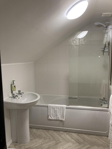 Bathroom 4, The Cridford Inn, Devon