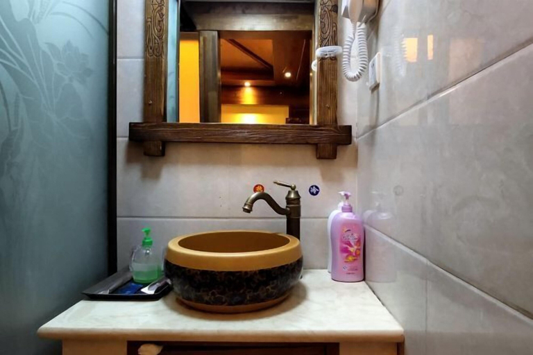 Bathroom 4, NAXI yage hotel, Lijiang