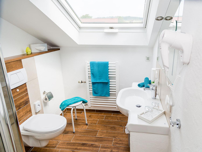 Bathroom 2, Boutique-Hotel Hasenberger, Rottal-Inn