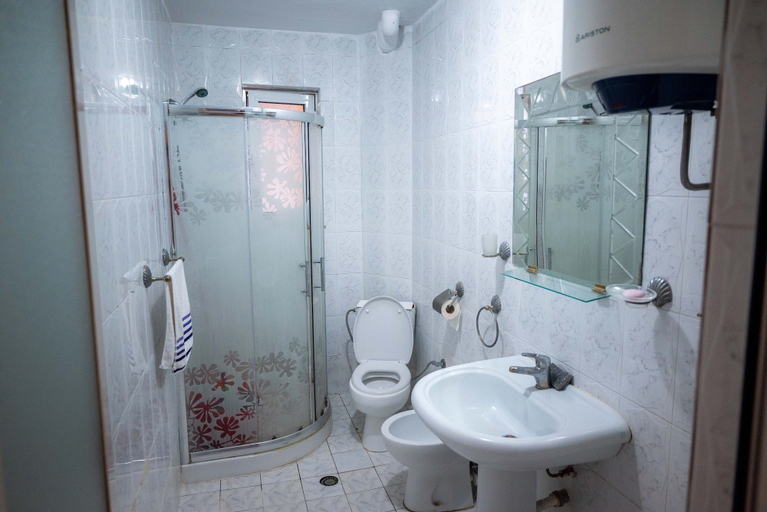 Bathroom 4, Old Bazaar Apartments, Tiranës