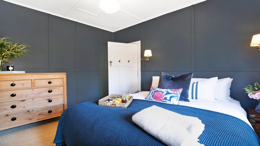 Bedroom 2, Werona Cottage - enchanting home, Wingecarribee