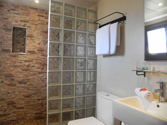 Bathroom 4, Hotel Bonaire, Girona
