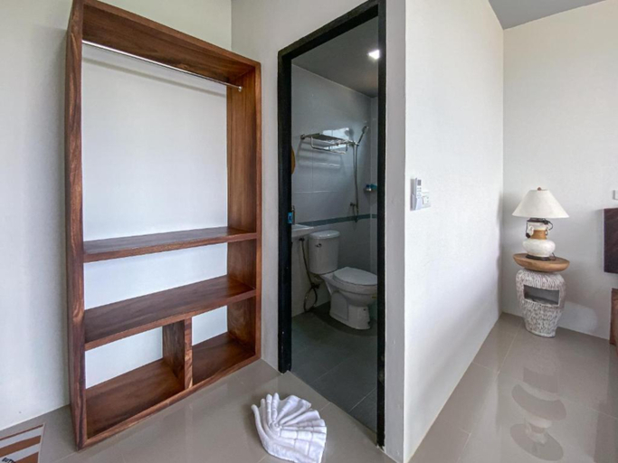 Bathroom 5, Samet Nangshe Goodview, Takua Thung