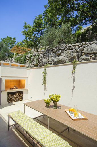 Others 5, Villa Eol, Omiš