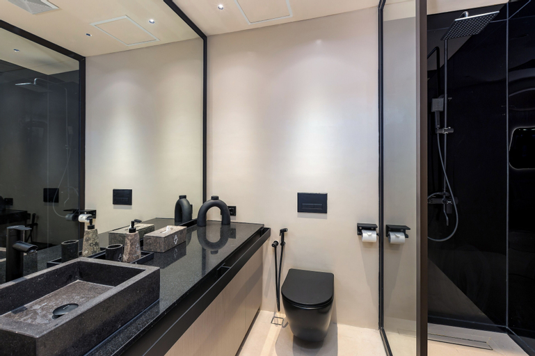 Bathroom 13