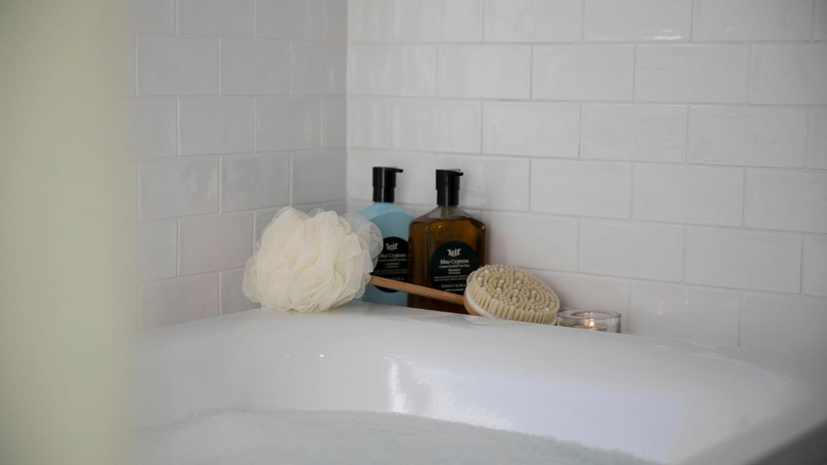 Bedroom 5, Werona Cottage - enchanting home, Wingecarribee