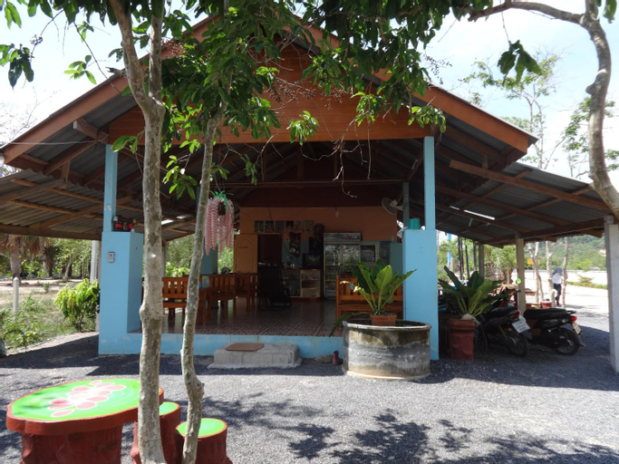 Exterior 2