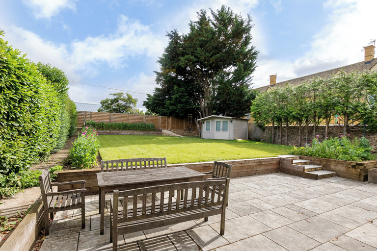 Others 5, Stunning 5 Bed in the Centre of Bourton, Gloucestershire