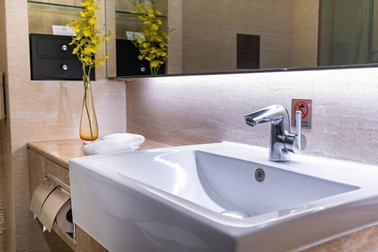 Bathroom 16