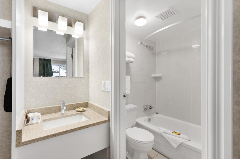 Bathroom 4, SureStay Hotel by Best Western Rossland Red Mountain, Kootenay Boundary