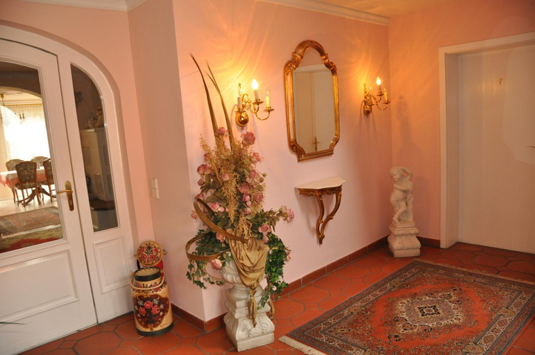 Others 5, Gastehaus Ullmannshof, Ludwigsburg