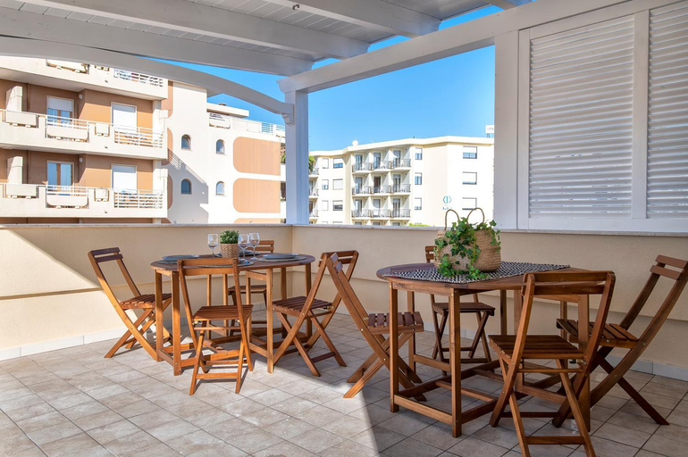 Others 4, Pufferfish Apartment with private terrace, Sassari
