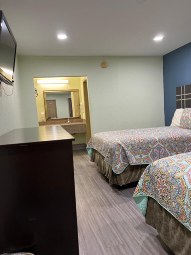 Others 5, Budget Inn, Lavaca