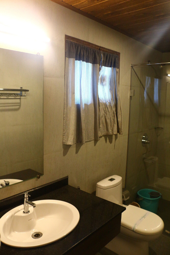 Bathroom 4, Logan Camp Ooty, The Nilgiris