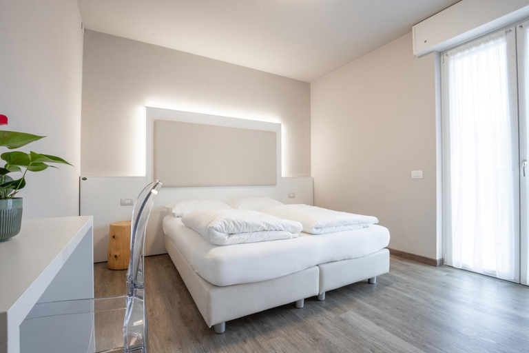 Bedroom 2, Rolly - Rooms & Restaurant, Trento