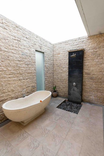 Bathroom 18