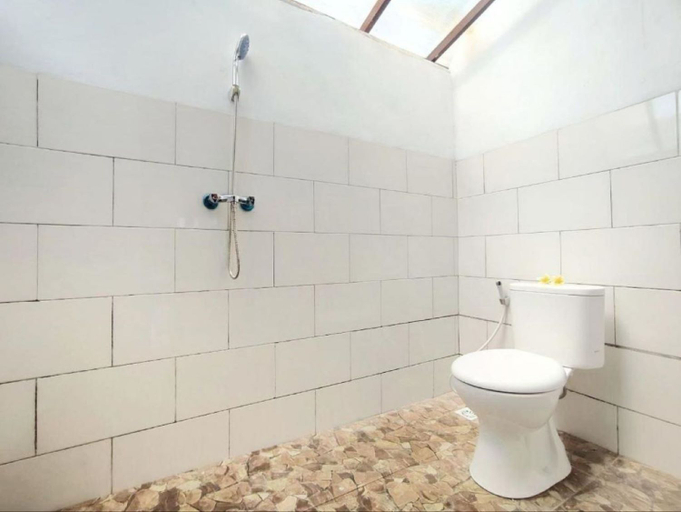 Bathroom, Landeuh Savana Pangrango Camp and Cottage by ABM, Bogor