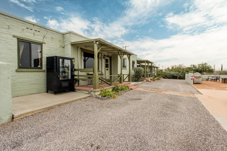 Others 5, Sagebrush Inn, Cochise
