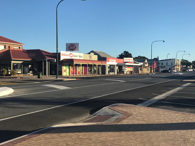 Food & Drinks, Lake Albert Motel, The Coorong