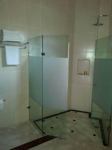 Bathroom 3, Hotel y Suites Los Encantos, Compostela