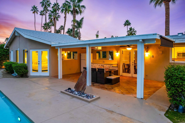 Exterior & Views, Casa de Mesquite - Large Pool Walled In Yard, Riverside