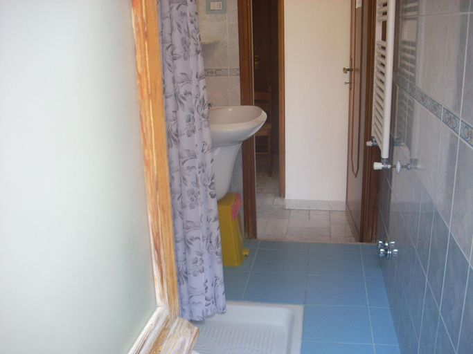 Bathroom 9