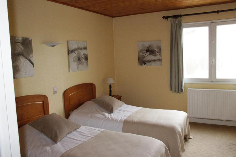 Bedroom 3, Logis Hotel La Cremaillere St Bonnet, Hautes-Alpes