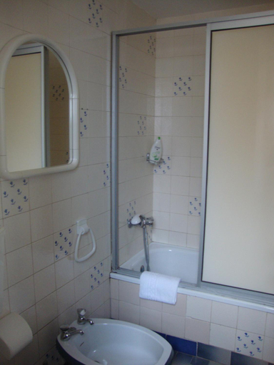 Others 5, Residencial Valentina, Lisbon